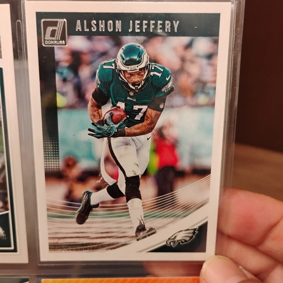Philadelphia Eagles Assorted 9 Mint Cards - Picture 10 of 16